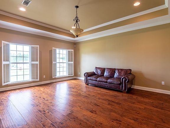 3rd image of 205 White Oak Dr