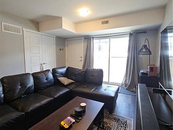 3rd image of 1331 Countrystone Dr #A1
