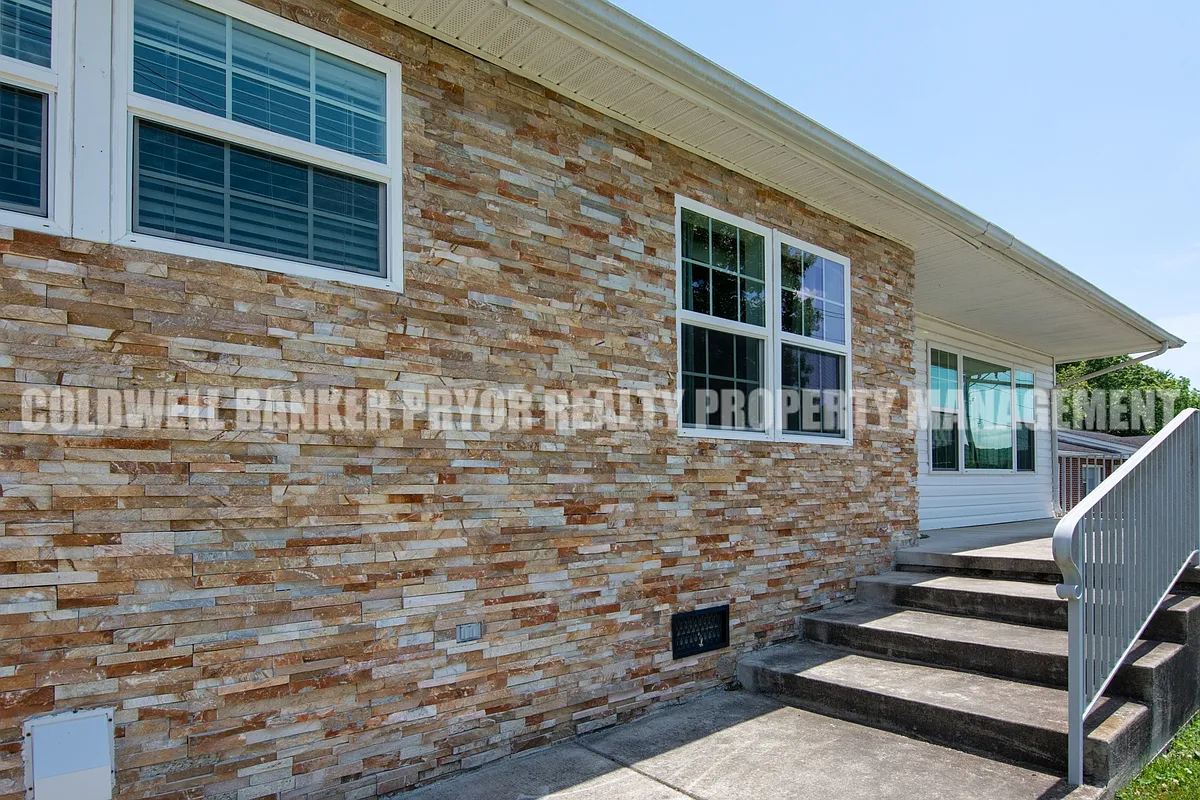 Building Photo - 4890 College Dr E