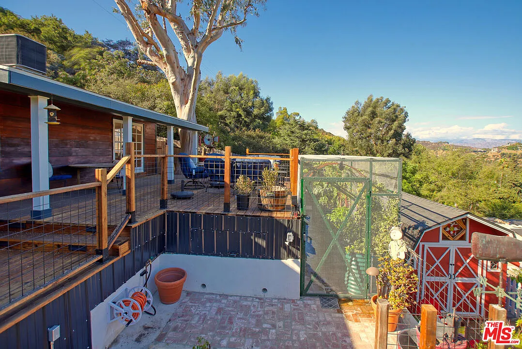 1 bed, 1.5 bath, 1355 sqft, $7,500 — Photo 2