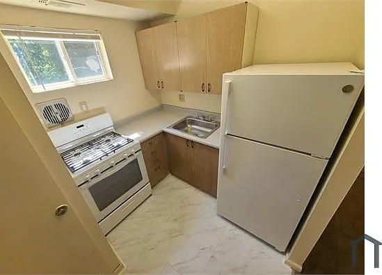 1 bed, 820 sqft, $1,100 — Photo 3