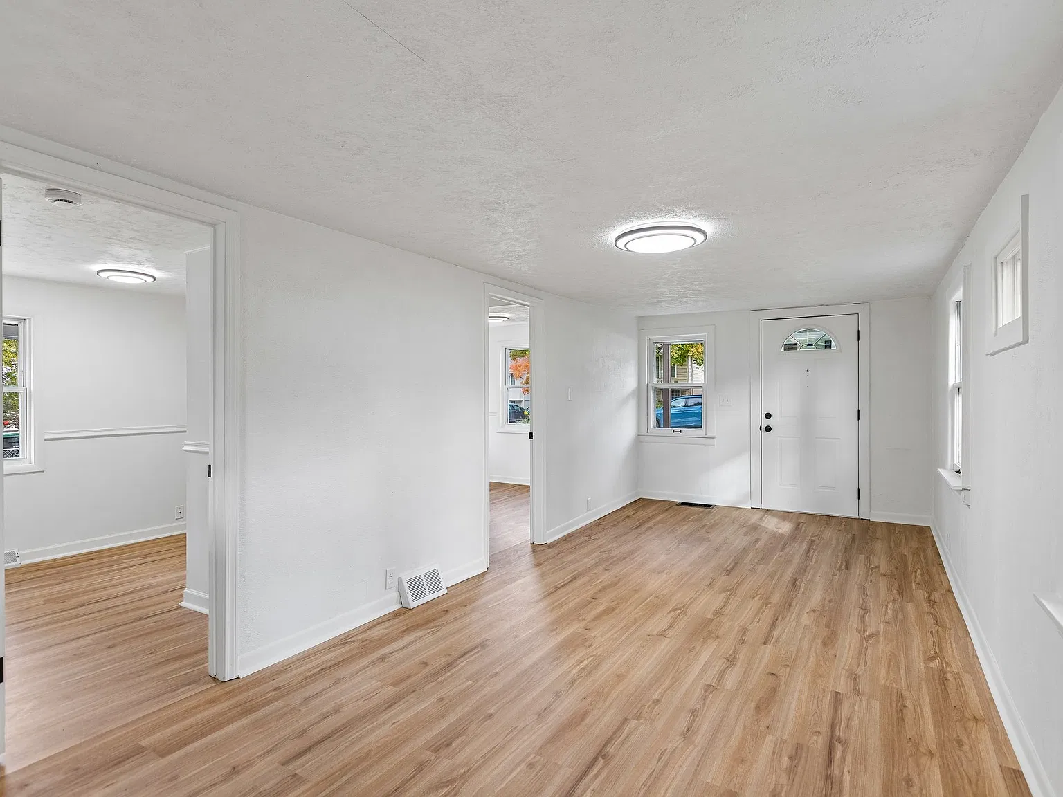 2 bed, 1064 sqft, $1,600 — Photo 4