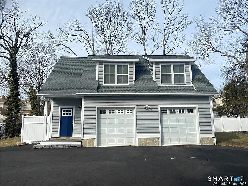 1 bed, 1.0 bath, 979 sqft, $2,350 — Photo 1