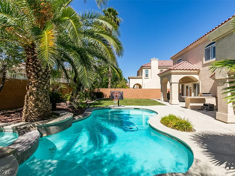 2598 Mizzoni Cir — Photo 1