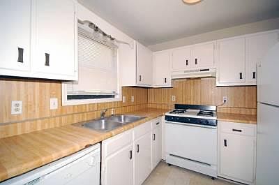 3rd image of 2883 Lakemont Dr SW