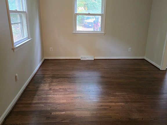 5th image of 439 Ridgemore St