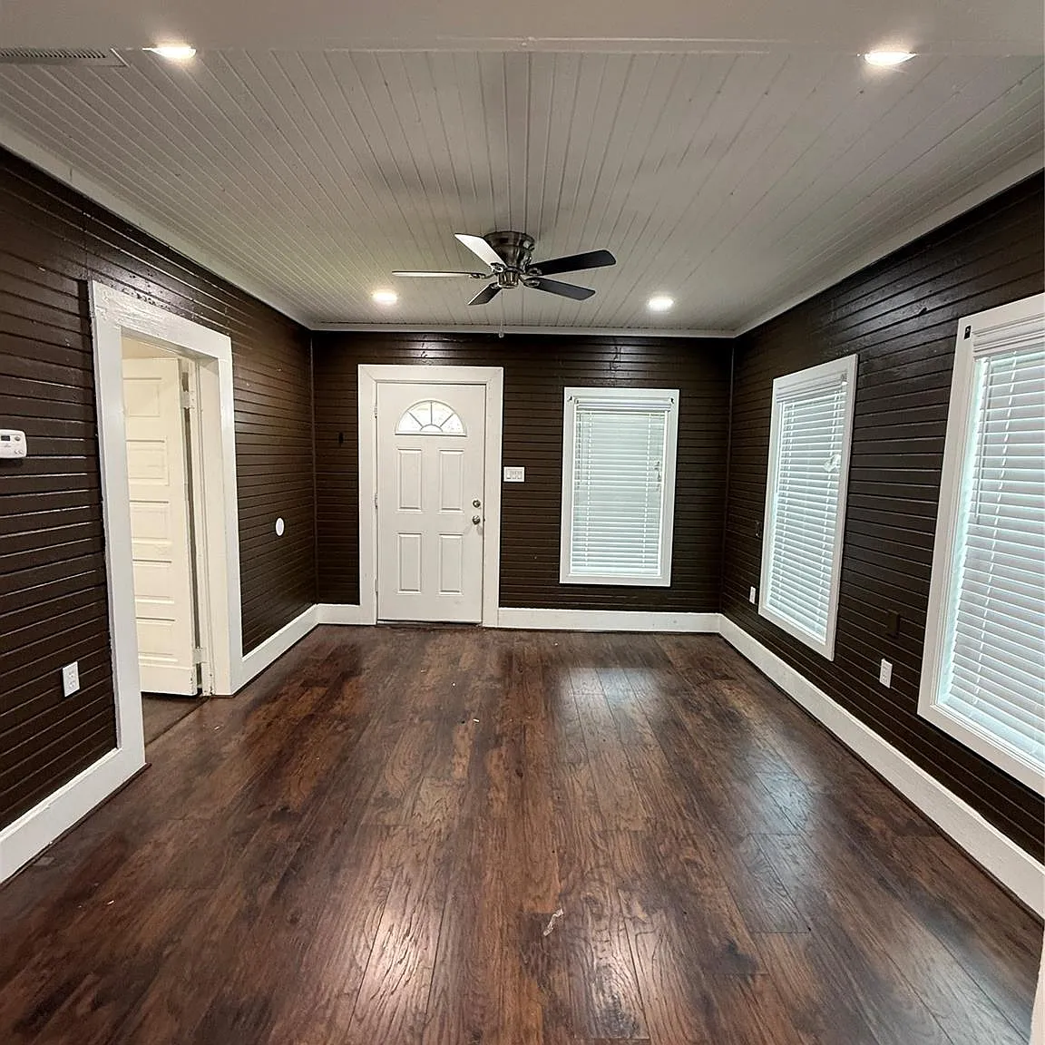2 bed, 1.0 bath, $1,099 — Photo 2