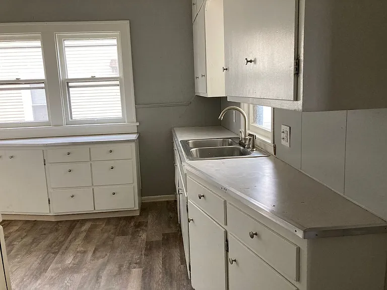 727 Washington Memorial Dr — Photo 10