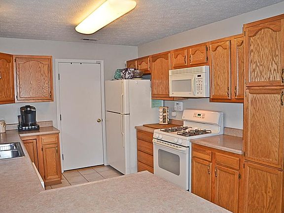 2nd image of 205 Equestrian Dr