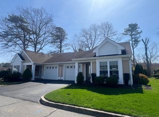 5 Wainscott Ct, Ridge, NY 11961