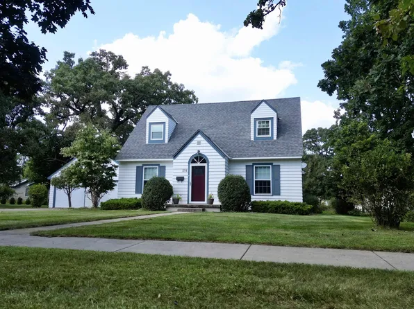 504 5th Ave, Decorah, IA 52101