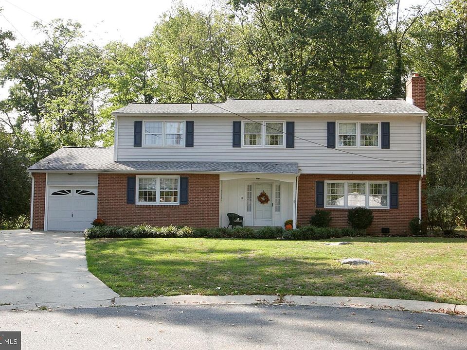 1st image of 15 Lori Ln