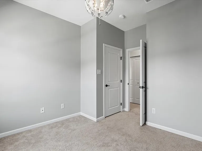 150 Curtis Ct — Photo 1