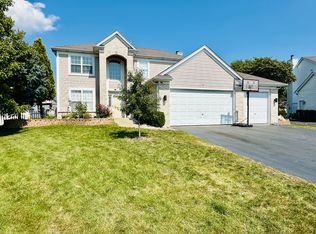 7 Lacebark Ct, Bolingbrook, IL 60490