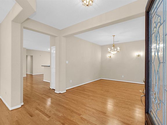 4th image of 10 W Foxbriar Forest Cir