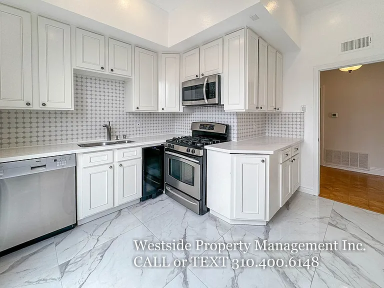911 5th St #202 — Photo 8