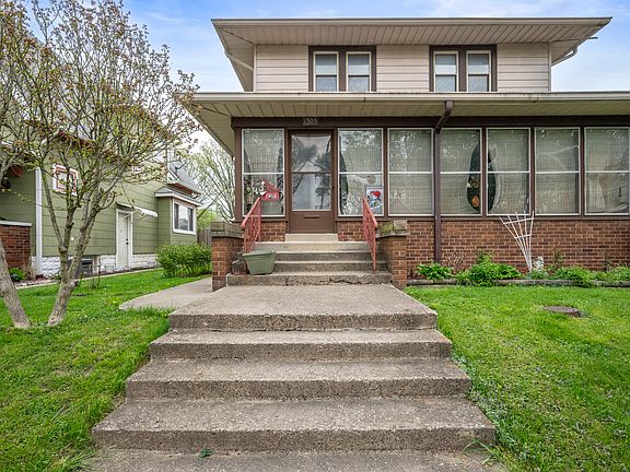 3rd image of 1305 N Dearborn St