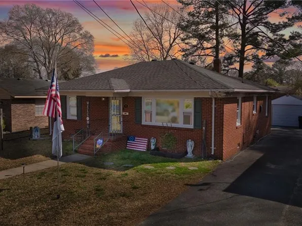 414 Henry St, Suffolk, VA 23434