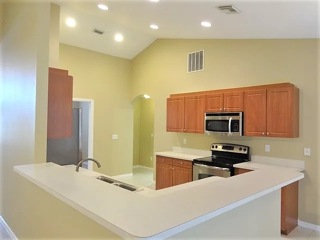 4 bed, 3.0 bath, 2104 sqft, $2,855 — Photo 3