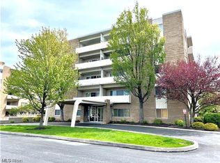 2089 Wooster Rd, Rocky River, OH 44116
