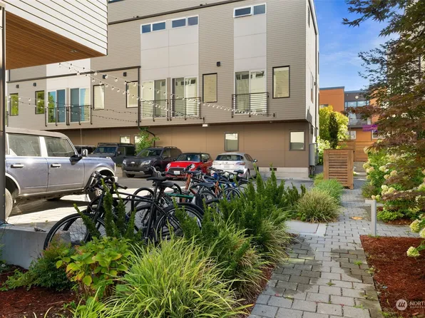 212 18th Avenue #E, Seattle, WA 98122