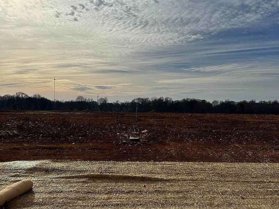 1st image of 8 Bear Bryant Dr
