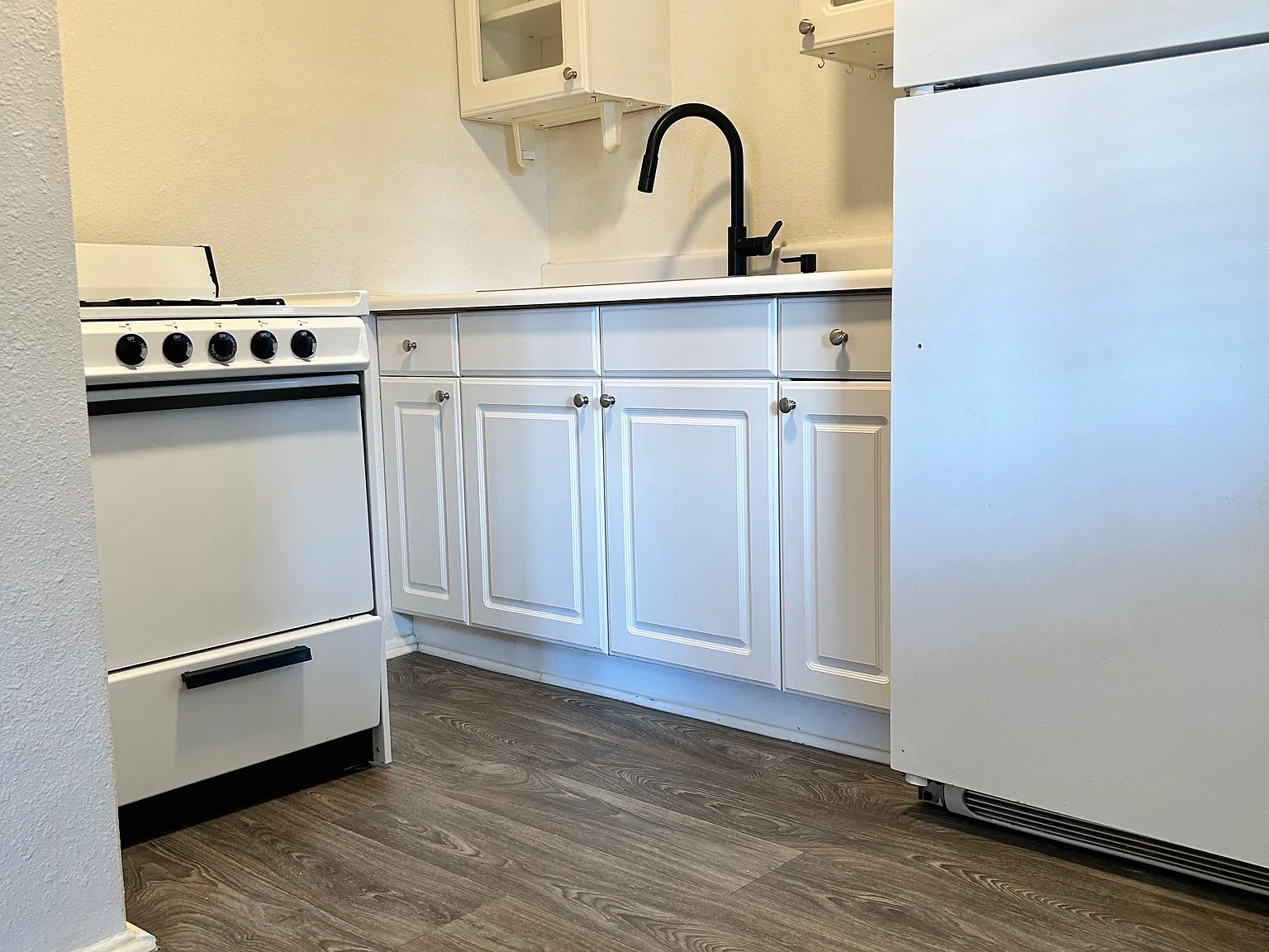 Studio, 450 sqft, $900 — Photo 2