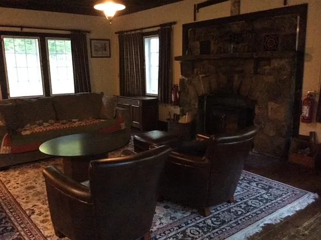 4504 Lakeshore Dr — Photo 8