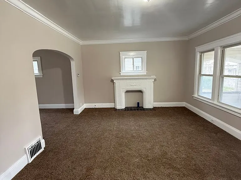 13810 Bartlett Ave — Photo 4