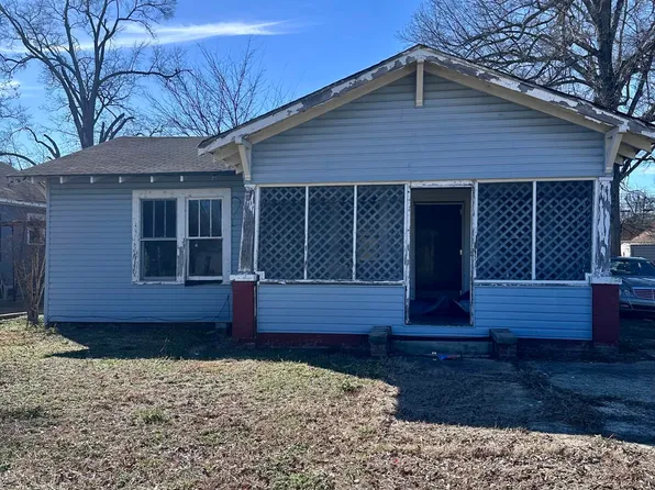 1208 Dewey St, Greenwood, MS 38930