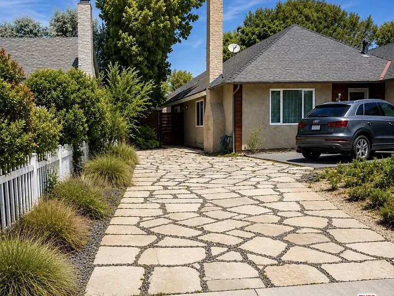25271 Bentley Ln — Photo 6