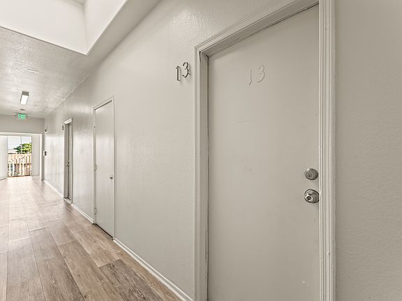 4th image of 842 W 84th St #13