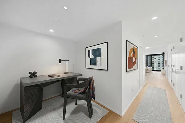 Office, photo 1