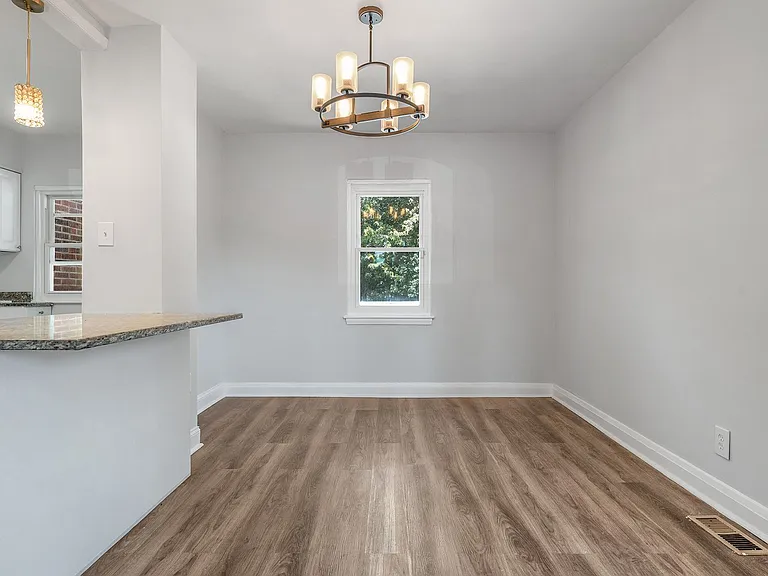 3912 Mortimer Ave — Photo 9