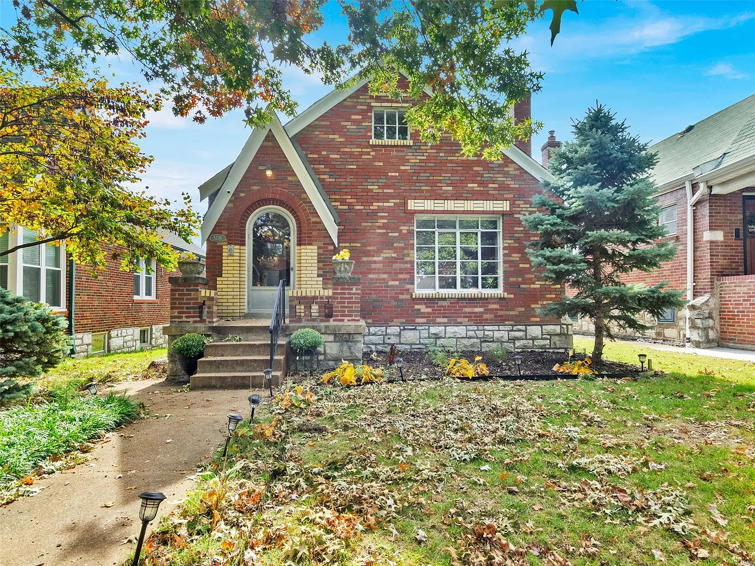 5738 Winona Ave photo 1