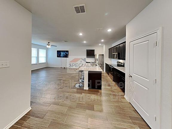 5th image of 453 Milverton Dr