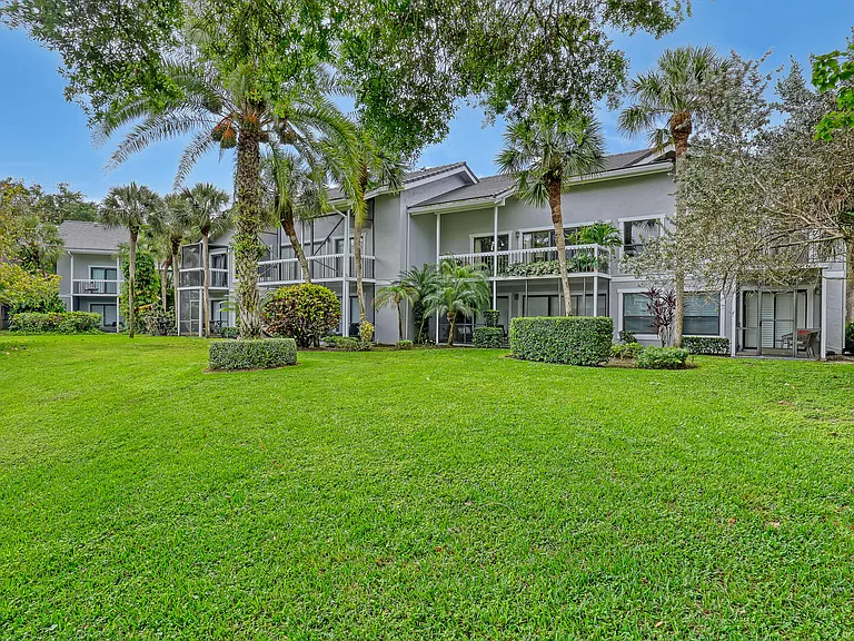 11863 Wimbledon Cir #408 — Photo 15
