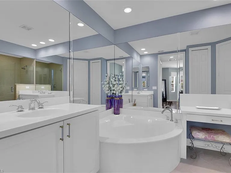 6413 Legacy Cir #1602 — Photo 24