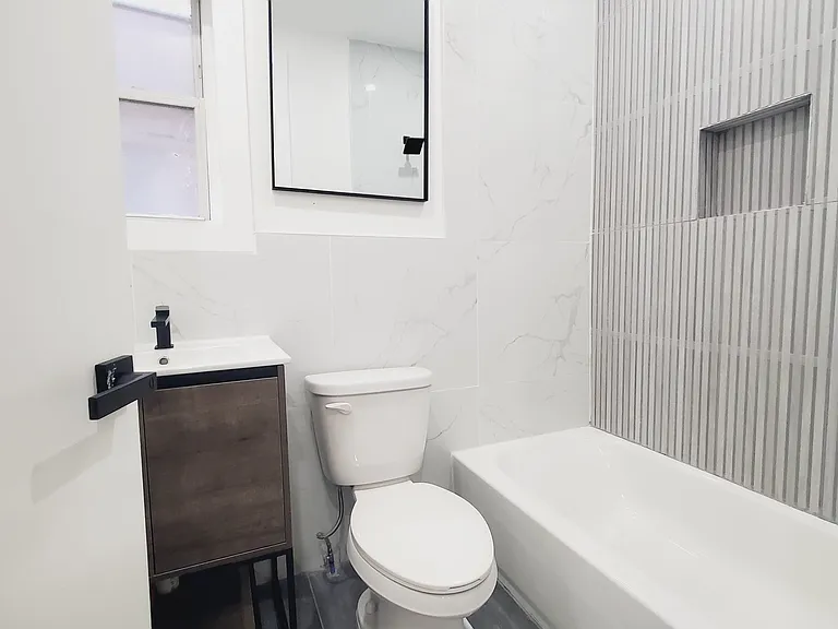 381 Danforth Ave #6 — Photo 4