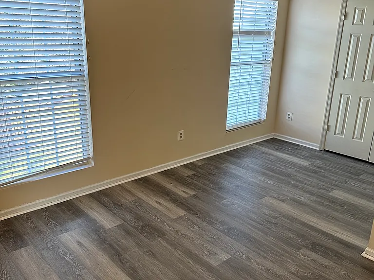 106 Hampstead Ct NE — Photo 17