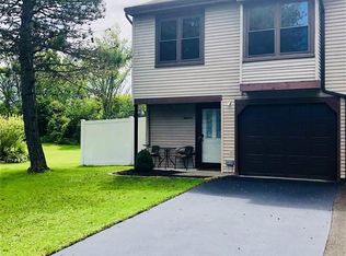 18 Kensington Sq, Cohoes, NY 12047