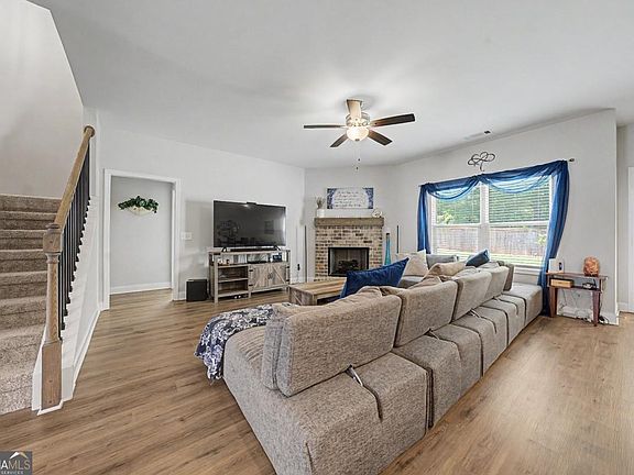 5th image of 184 Richmond Dr