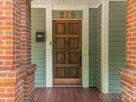 4th image of 219 W Park Ave