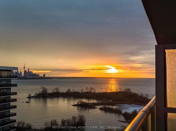 33 Shore Breeze Dr #1608, Toronto, ON M8V 0G1