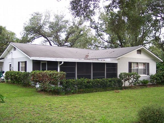 3rd image of 2229 Poinsettia Ln