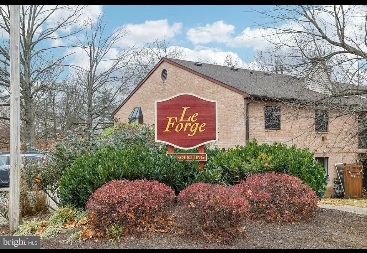 94 Le Forge Ct — Photo 1