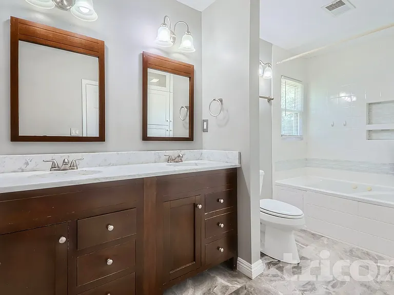 130 Southwood Ct — Photo 8