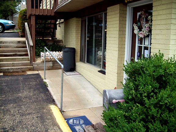 Handicap accessible main ent