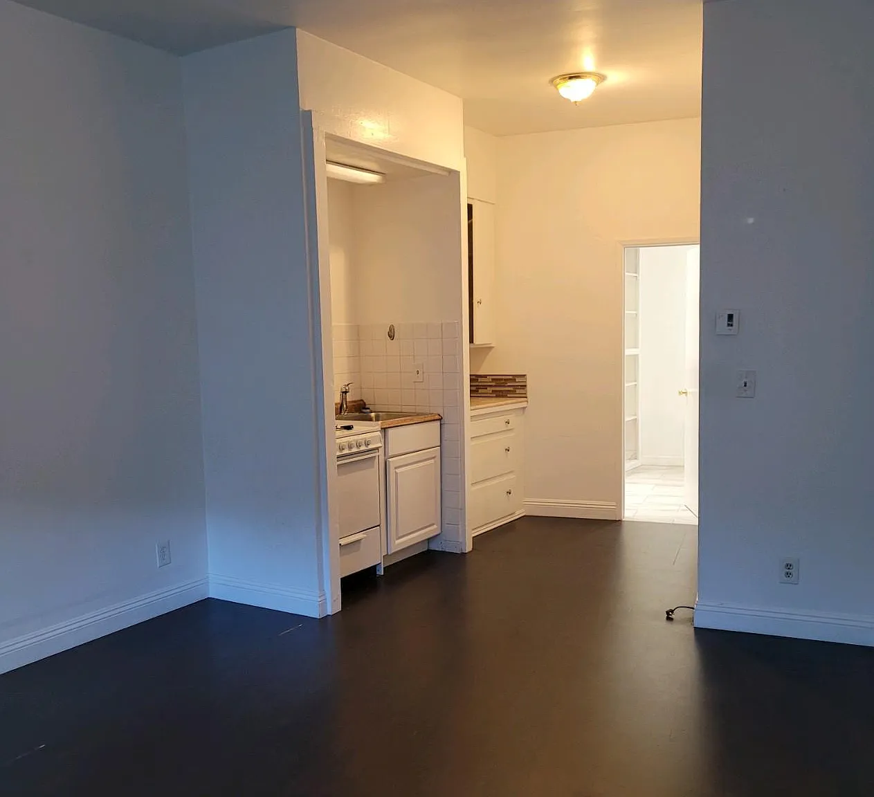 Studio, 350 sqft, $1,750 — Photo 2