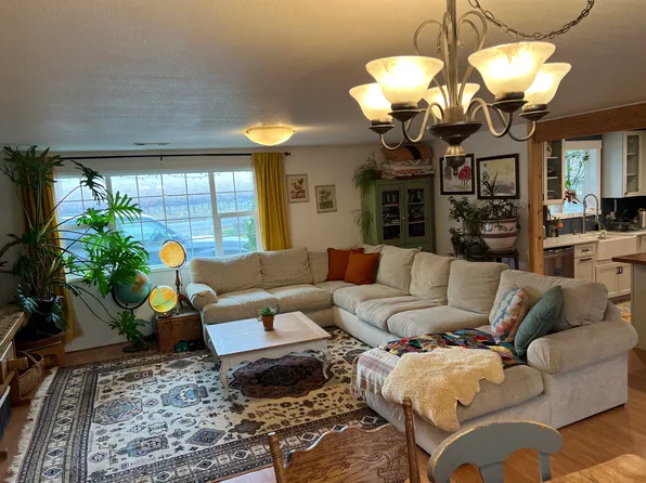 2756 Griffin Creek Rd, Medford, OR 97501